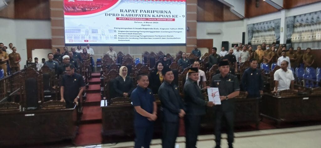 DPRD Kapuas Terima Enam Usulan Raperda Pada Rapat Paripurna