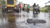 Gubernur Kalteng Tinjau Jalan Nasional yang Rusak dan Tergenang Air Jelang Arus Mudik Lebaran