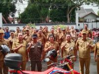 Bupati Kapuas Serahkan Bantuan Mobil dan Motor Trail untuk Damkar