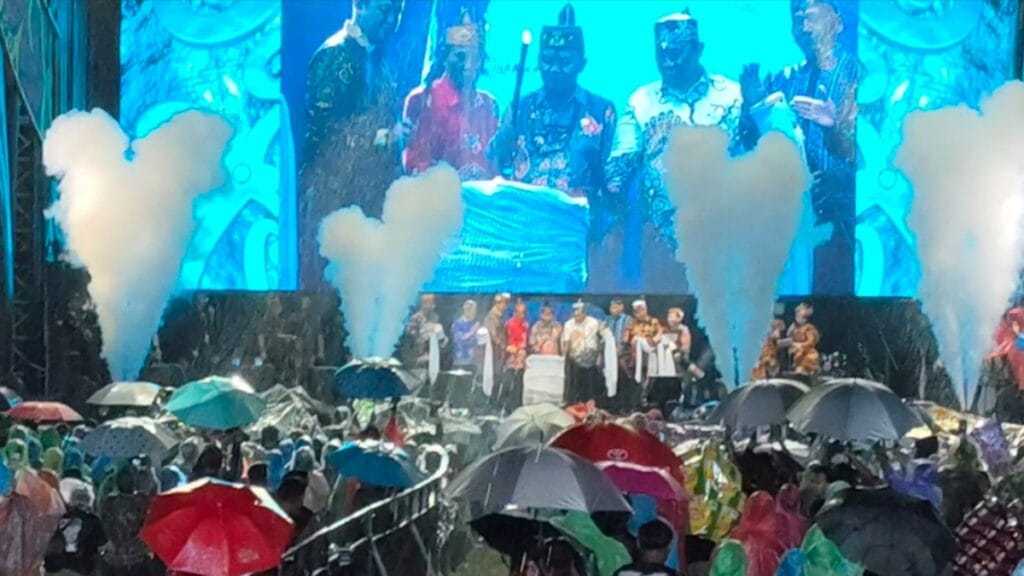 Hujan Deras Tak Halangi Pembukaan Meriah FBIM 2025