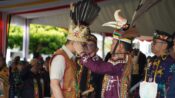 Menko Pangan Zulkifli Hasan Terima Gelar Kehormatan Adat Dayak Kalteng