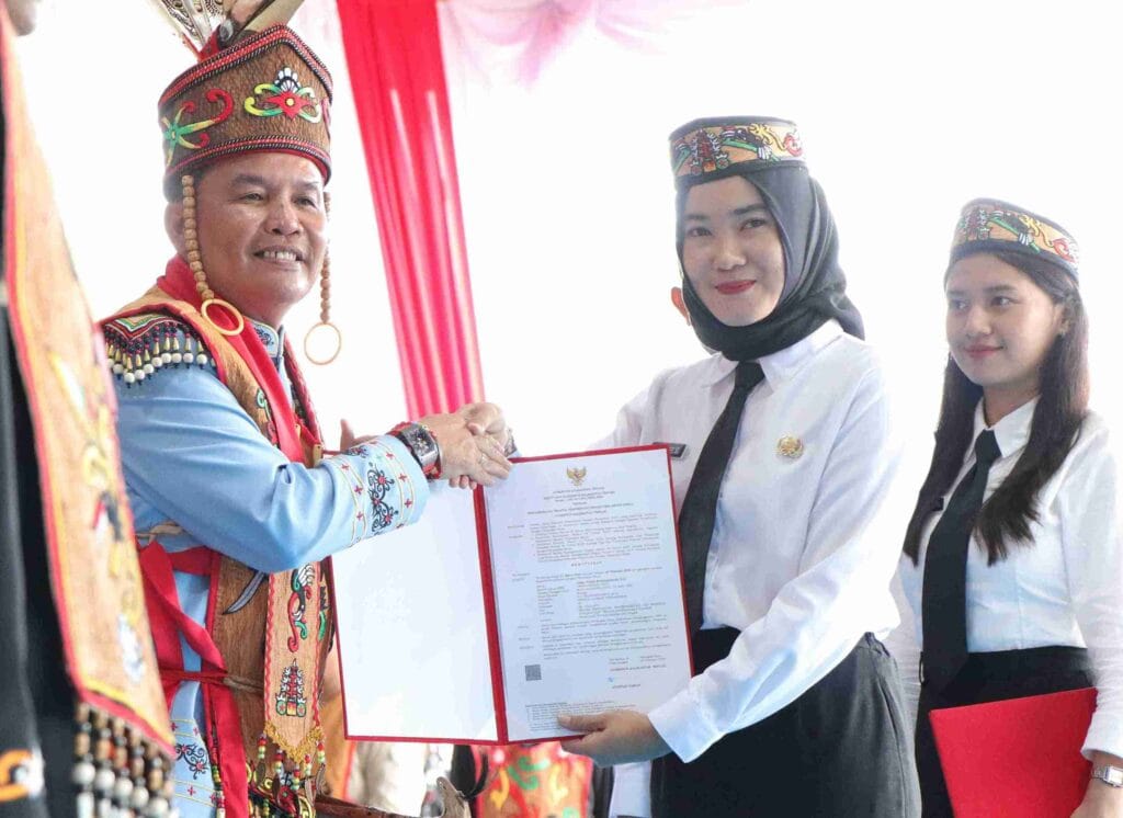 Gubernur Agustiar Serahkan SK CPNS dan PPPK Bertepatan Hari Jadi ke-68 Kalteng