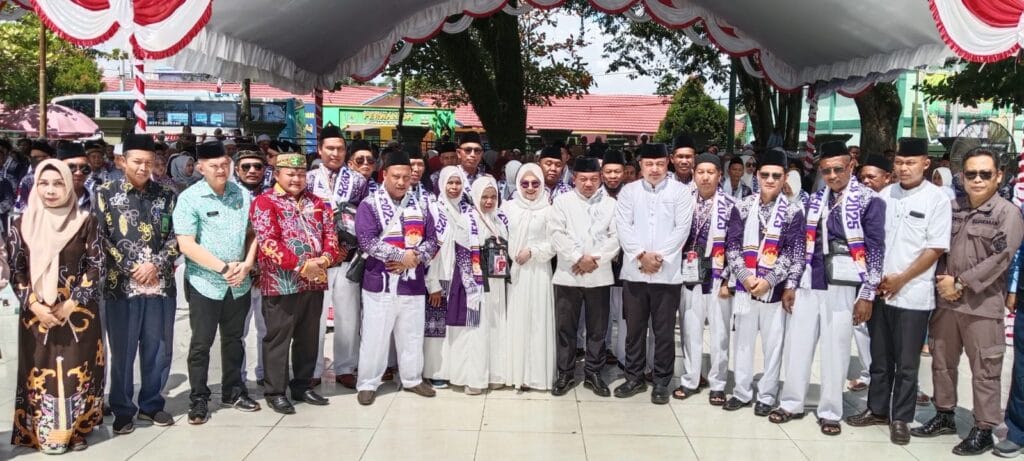 Bupati Kapuas Wiyatno Resmi Lepas Jemaah Calon Haji Tahun 1446 H/2025 M