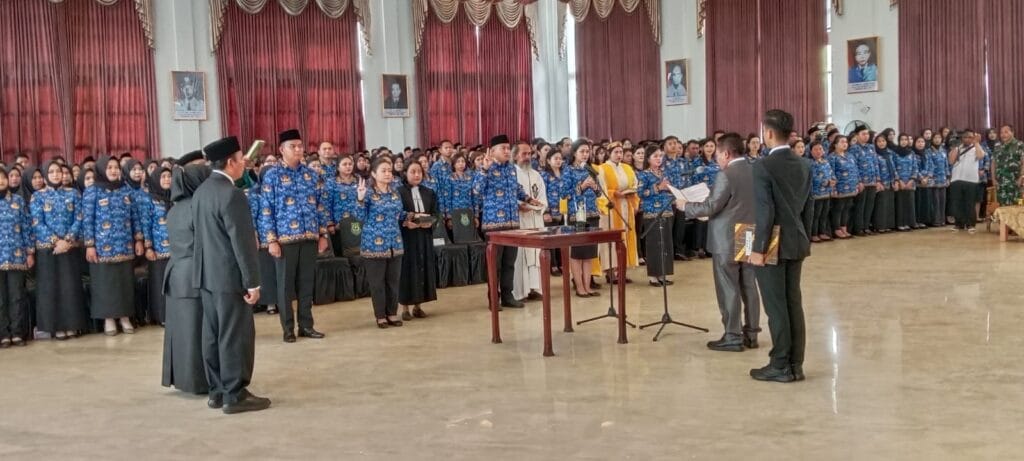 Pemkab Kapuas Serahkan Surat Keputusan CPNS dan P3K Formasi Tahun 2024