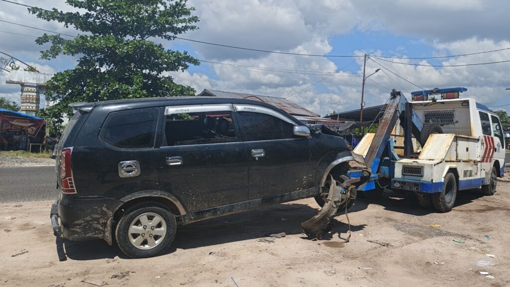 Kecelakaan Maut Avanza Tabrak Dua Motor dan Warung di Palangka Raya, Satu Orang Tewas
