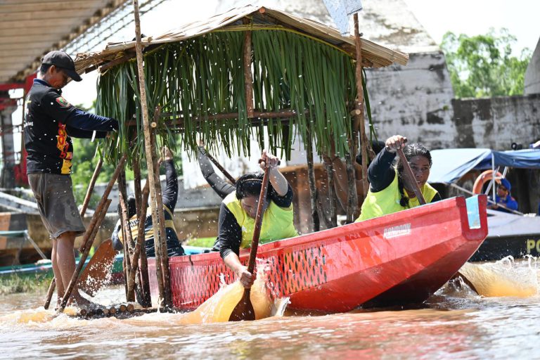 Palangka Raya Juarai Lomba Besei Kambe di Festival Budaya Isen Mulang