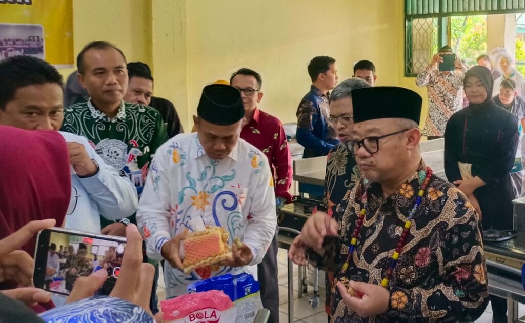 Dua Program Andalan Pendidikan: MBG Tingkatkan Minat Belajar, Guru Honorer Terima Rp300 Ribu
