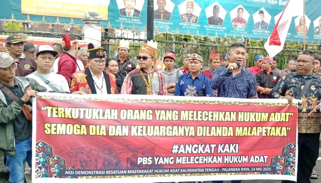 Dugaan Pelecehan Hukum Adat oleh Hakim PN Sampit, Massa Geruduk PT Palangka Raya