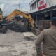 Pemko Palangka Raya Tertibkan PKL dan Bersihkan Drainase Pasar Besar