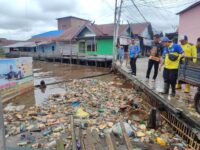 DLH Palangka Raya Bersihkan Sampah Menumpuk di Kawasan Puntun