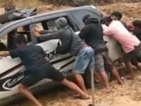 Ambulans Pasien Operasi Terjebak Lumpur, Gubernur Kalteng: "Itu Bukan Kewenangan Kami"