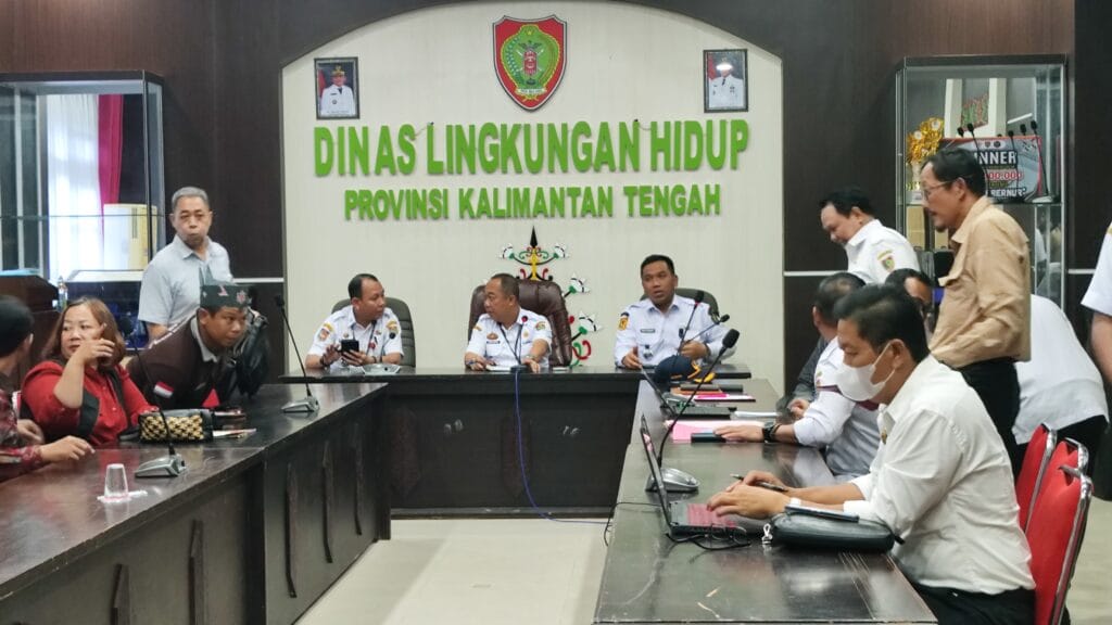 Aksi Demo Tuntut DLH Kalteng Selidiki Pencemaran PT UPC di Kotim
