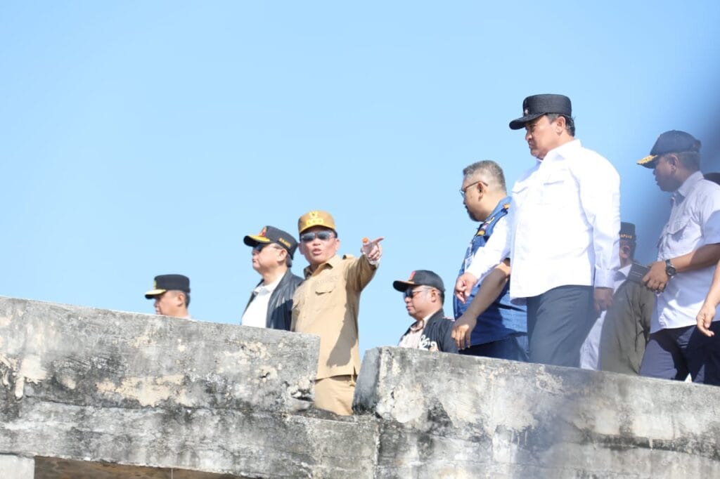 Gubernur Agustiar Sabran Tinjau Lokasi Bedah Rumah dan Pelabuhan Batanjung di Kapuas