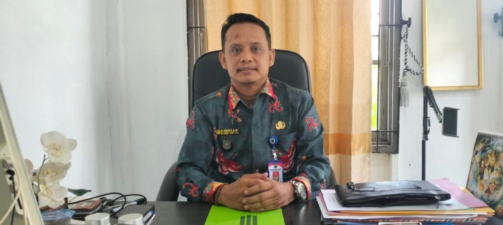 Bantuan Perahu Tangkap Ikan Dari DKPP Kapuas, Lurah Selat Hulu, Imbron: Dorong Penghasilan Nelayan