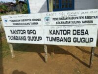 Coretan Tuduhan Korupsi Hiasi Papan Kantor Desa di Seruyan
