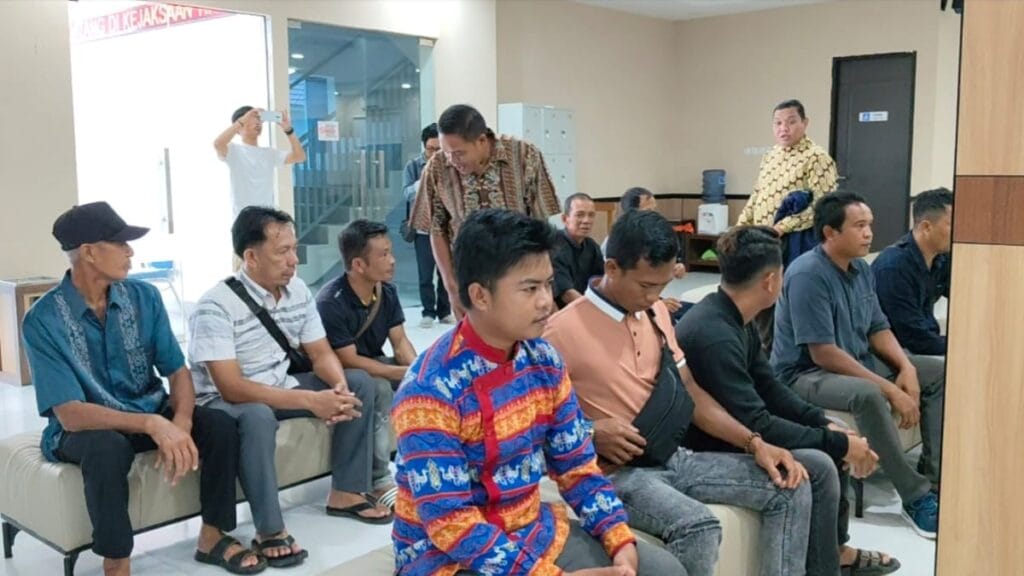 Ketika BLT Ditahan Kades, Warga Desa Terpaksa Turun ke Jalan
