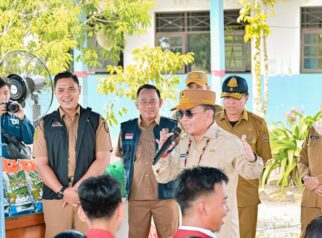 Gubernur Kalteng Gratiskan Seragam Sekolah bagi Siswa Baru