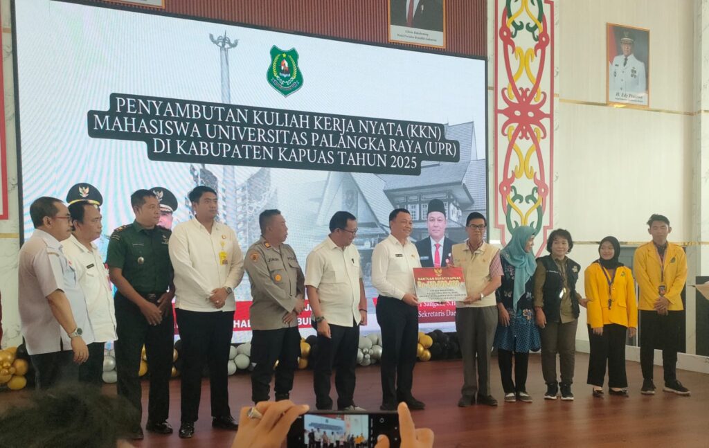 Pj Sekda Kapuas Usis I Sangkai : Harapkan KKN Mahasiswa UPR Dukung Program Cetak Sawah Dan Optimalisasi Lahan di Kapuas