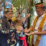 Tarian Dayak Sambut Kajati Kalteng Baru