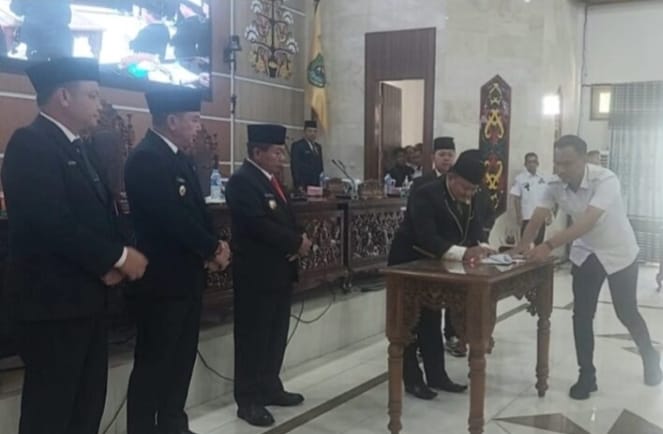 DPRD Kapuas Sahkan Raperda Perubahan APBD 2025