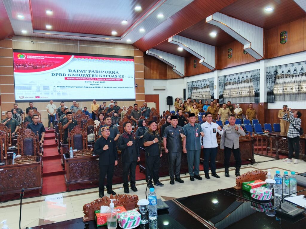 Fraksi-Fraksi DPRD Kapuas Terima Raperda Perubahan APBD 2025