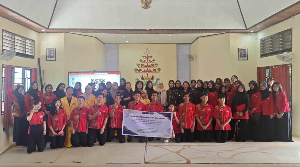 Dosen UPR Latih Siswa SMKN 2 Jurusan Akuntansi Gunakan Python