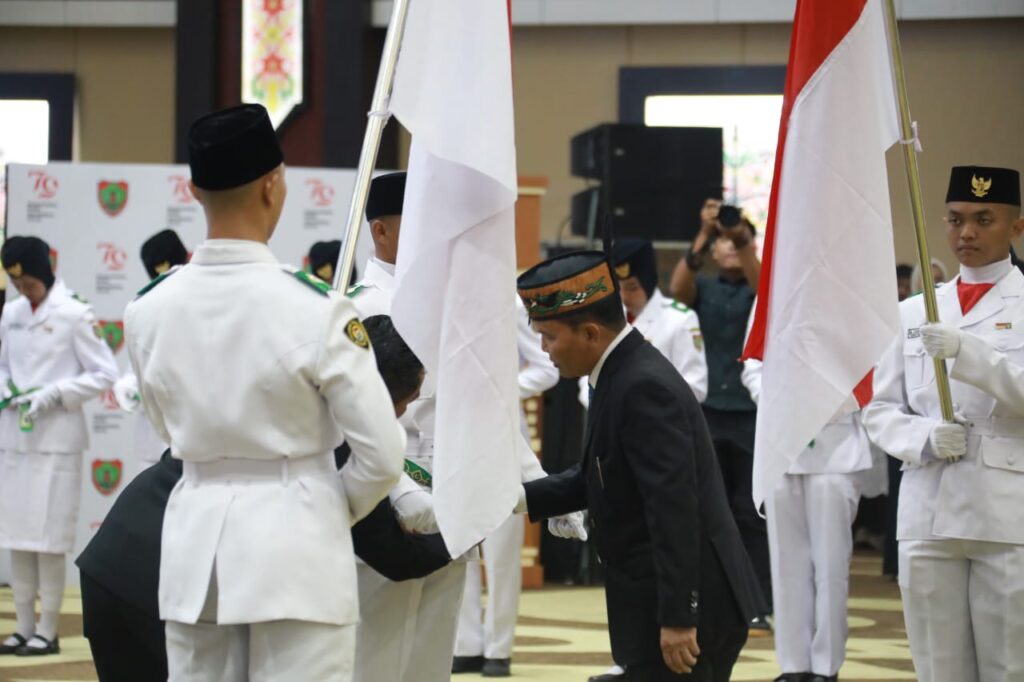 Gubernur Kalteng Kukuhkan 54 Anggota Paskibraka