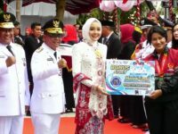 Gubernur Kalteng Serahkan Bonus Atlet PON Berjumlah Rp 1,2 Miliar