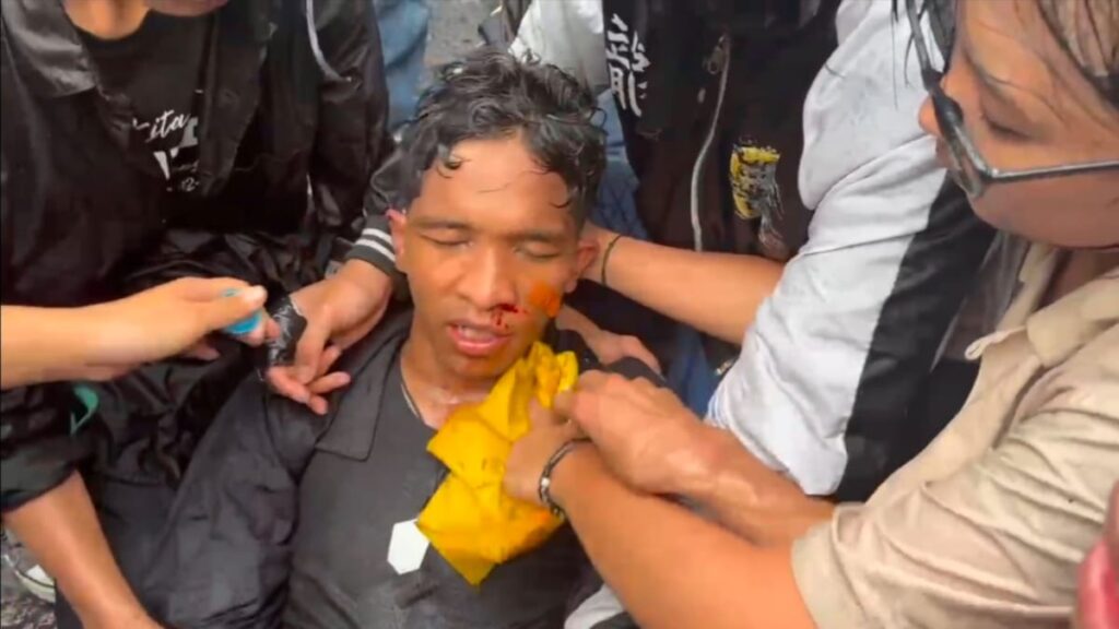 Dua Demonstran Luka-luka usai Bentrok dengan Aparat