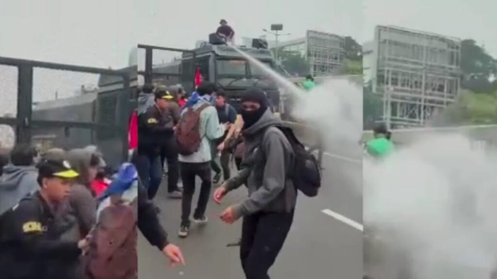 [Video] Water Canon Pukul Mundur Pendemo