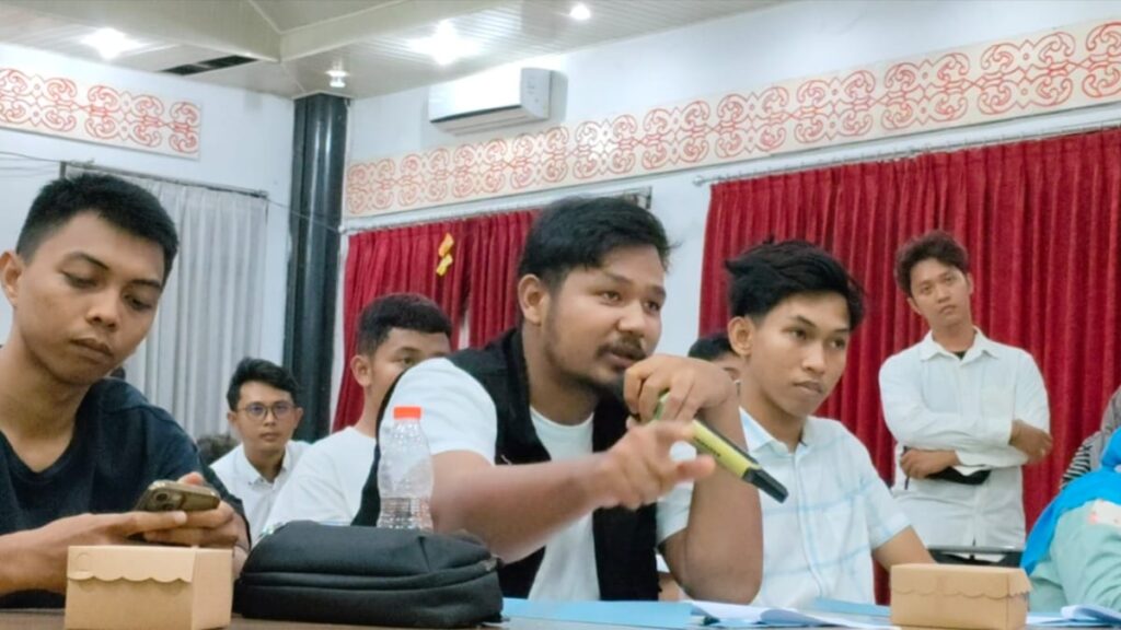 Mahasiswa Tantang Kadishut Kalteng Turun ke Lapangan