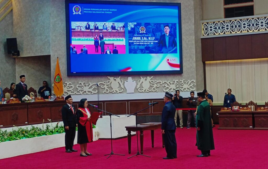 Junaidi Dilantik Jadi Wakil Ketua DPRD Kalteng