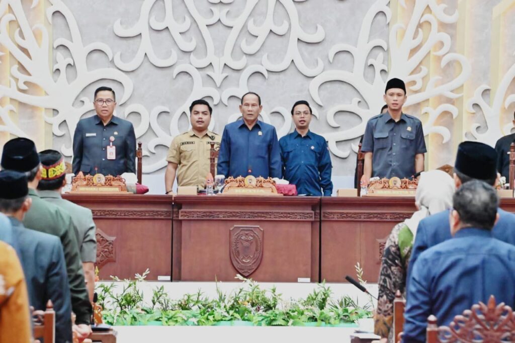 Tujuh Fraksi DPRD Kalteng Terima Raperda Perubahan APBD