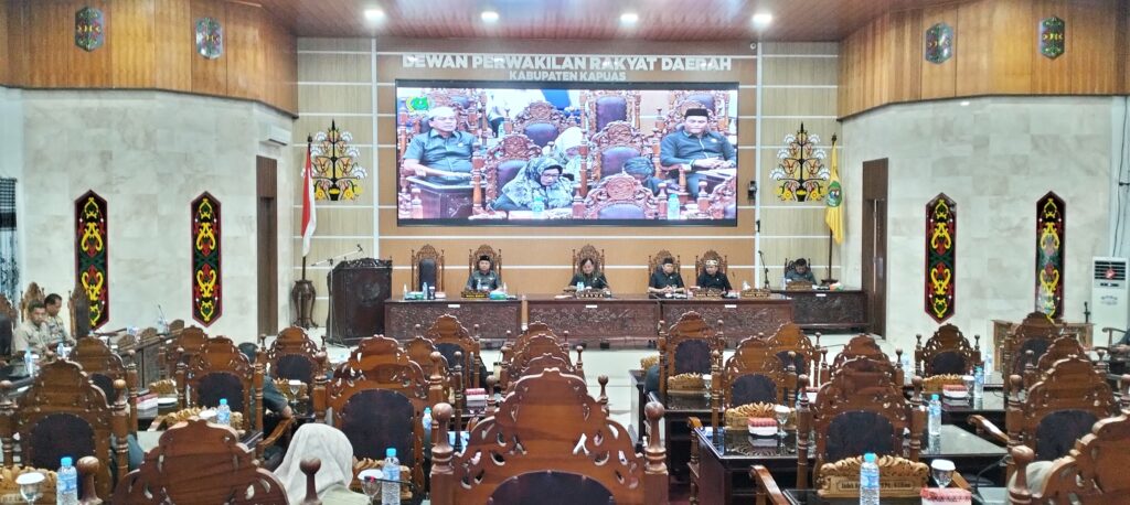 Fraksi-Fraksi DPRD Kapuas Sampaikan Pandangan Umum terhadap RAPBD 2026