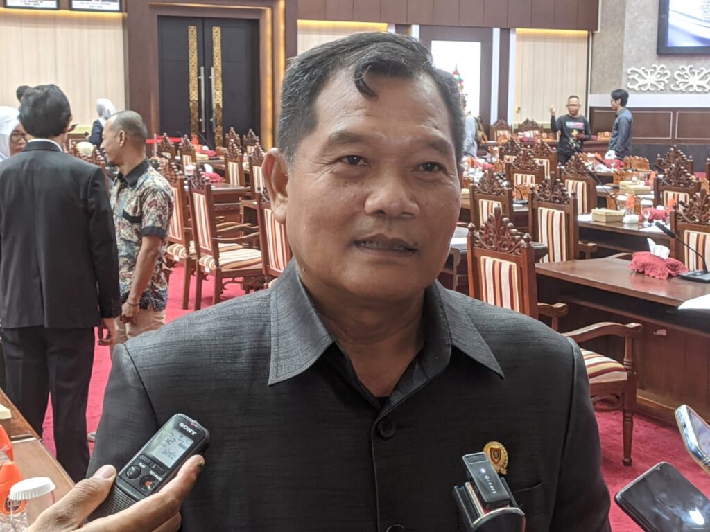 Akses Jalan Rusak, Petani Samuda Masih Andalkan Klotok untuk Angkut Hasil Panen