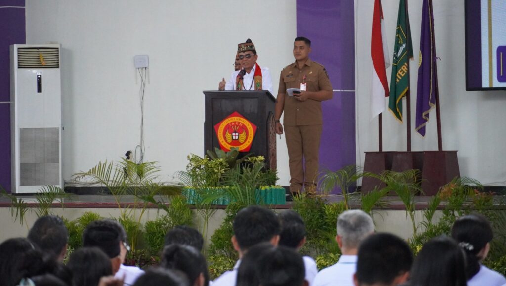 Gubernur Hasupa Hasundau Bersama Mahasiswa Institut Agama Kristen Negeri Palangka Raya