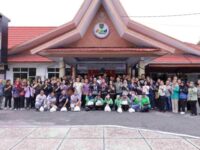 Dinas PMD Kalteng Bagikan 80 Paket Bingkisan Natal