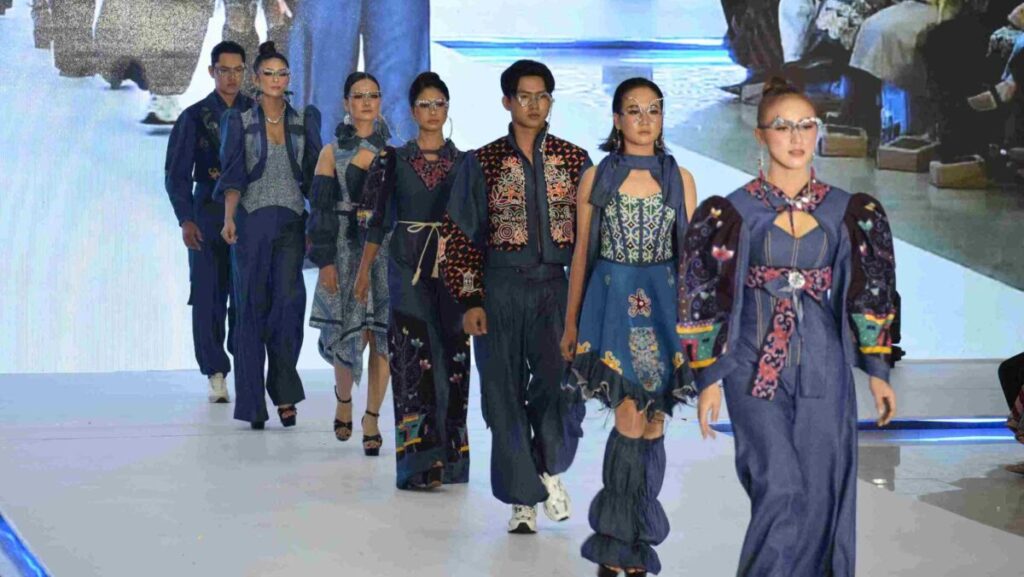DKFF 2025 Tampilkan Wastra Kalteng