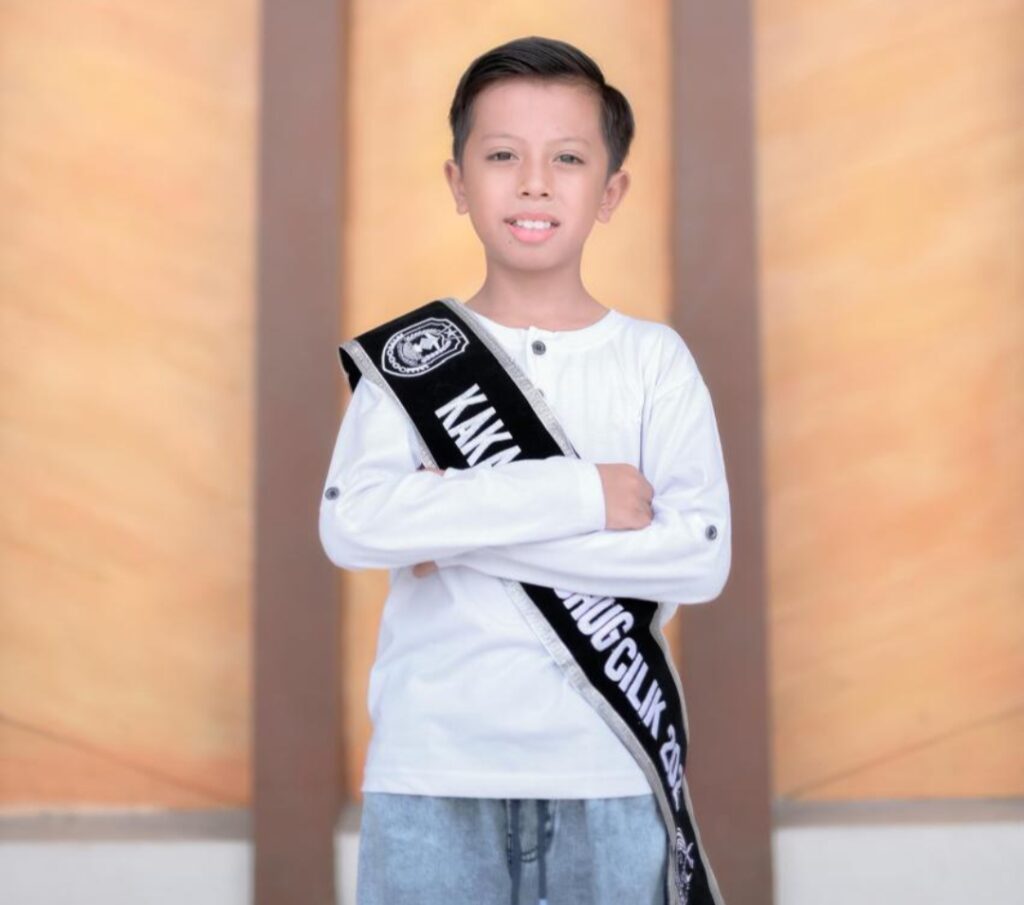 Banggakan Sekolah, Kabiro Cyrustimes Apresiasi Prestasi Kakang Regan dari SDN 1 Asembagus