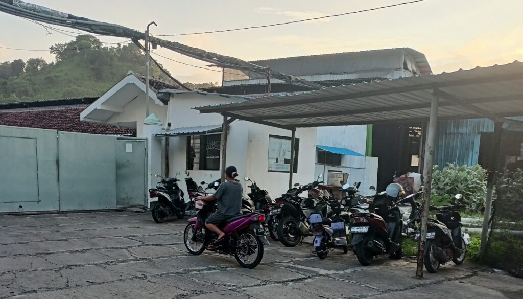 Aroma Limbah Pernah Menyengat, Kini Muncul Dugaan Bekingan Oknum Polisi di Pabrik Rumput Laut Situbondo