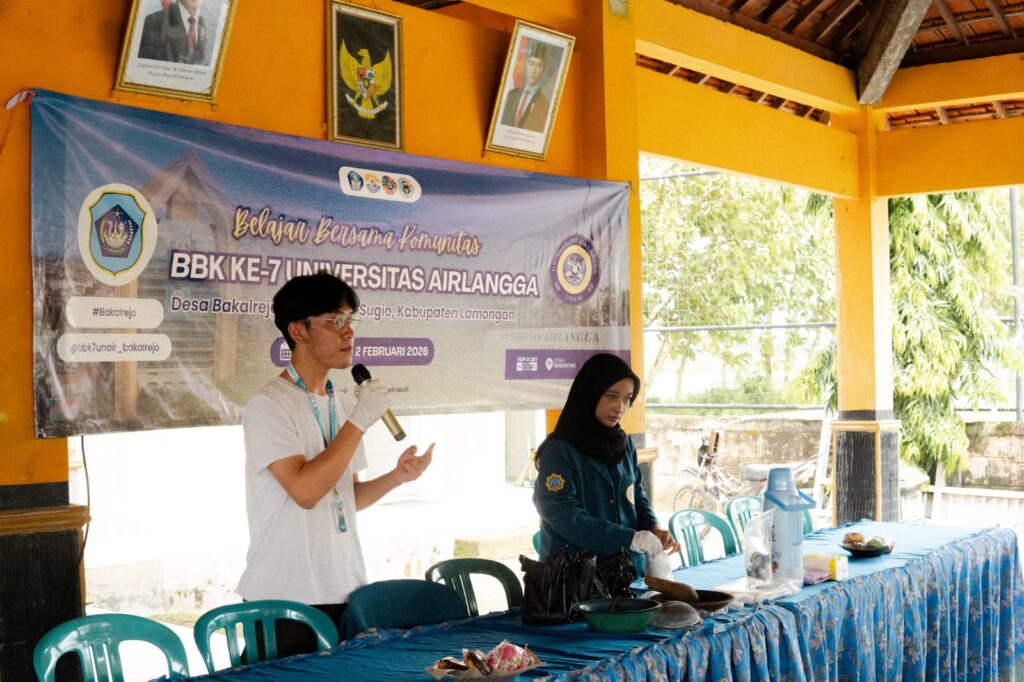Mahasiswa Unair Latih Warga Lamongan Sulap Limbah Padi Jadi Briket Siap Dukung SDG