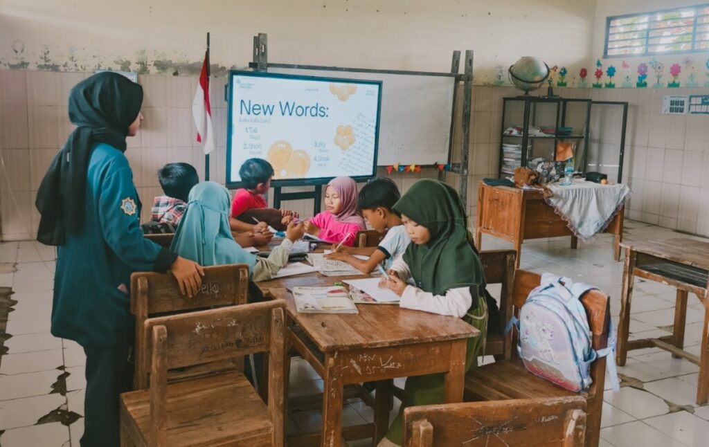 Tim BBK 7 UNAIR Tingkatkan Literasi Siswa SDN 1 Bakalrejo