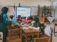 Tim BBK 7 UNAIR Tingkatkan Literasi Siswa SDN 1 Bakalrejo