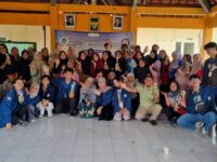 Tim BBK Unair Ajak Warga Bakalrejo Olah Sampah Jadi Eco Enzyme