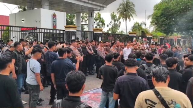 Tuntut Transparansi Dana Pokir, Demo SEMMI Kalteng di Kejati Ricuh