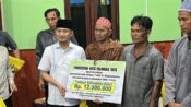 Wali Kota Palangka Raya Salurkan Bantuan Korban Kebakaran di Mendawai