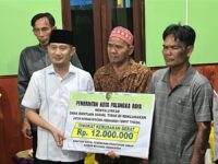 Wali Kota Palangka Raya Salurkan Bantuan Korban Kebakaran di Mendawai