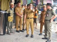 Tersumbat Sampah, Wali Kota Palangka Raya Tinjau Drainase Pasar Kahayan