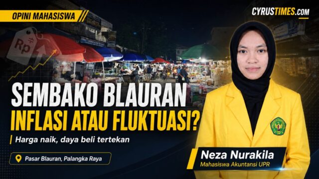 Foto mahasiswa sedang mengamati harga sembako di Pasar Blauran Palangka Raya.