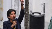 Aliansi Mahasiswa Peduli Pendidikan, Prayogo menyoroti gelar doktor Kakorlantas Polri Irjen Agus Suryonugroho.